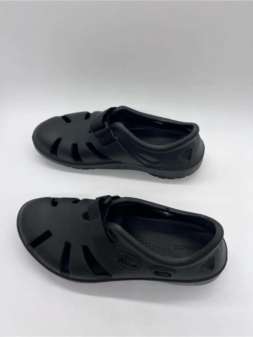 OOFOS Men's Oocandoo Black Recovery Sandals with Adjustable Strap Size 9
